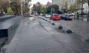 Аварія на водогоні у центрі Львова